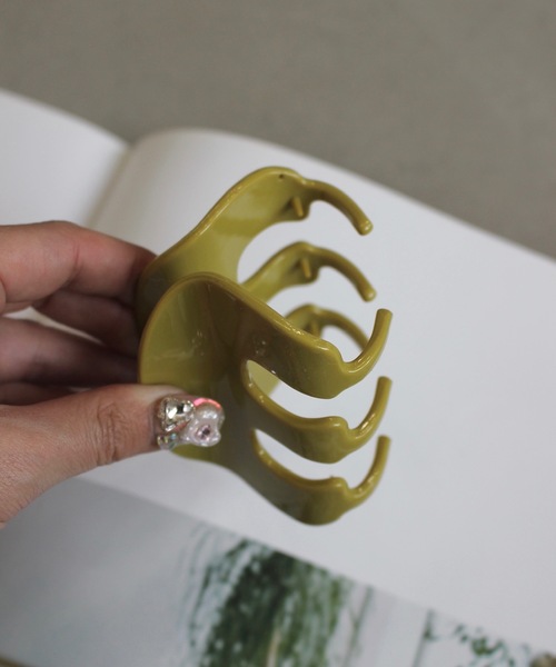 SANSeLF（サンセルフ）の「【SANSeLF】ニュアンスシャーククリップ sana25s017（バレッタ/ヘアクリップ・レディース・レッド/グリーン/ブラウン/ブラック/ブルー・FREE）」の11枚目の写真