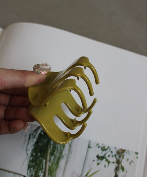 SANSeLF（サンセルフ）の「【SANSeLF】ニュアンスシャーククリップ sana25s017（バレッタ/ヘアクリップ・レディース・レッド/グリーン/ブラウン/ブラック/ブルー・FREE）」の12枚目の写真