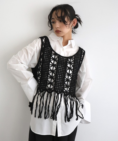 hellam(へラム)の「フリンジ透かし編みタンク(タンクトップ・レディース・アイボリー/ブラック・FREE)」の4枚目の写真