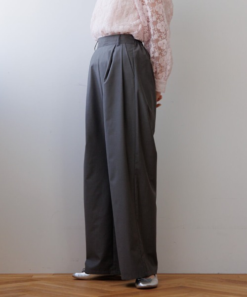 flower(フラワー)の「リラックスタックパンツ(その他パンツ・レディース・ベージュ/グレー・FREE)」の10枚目の写真