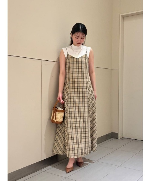 allureville（アルアバイル）の「チェックバックコンシャスキャミワンピース（ワンピース・レディース・ベージュ・2）」の16枚目の写真