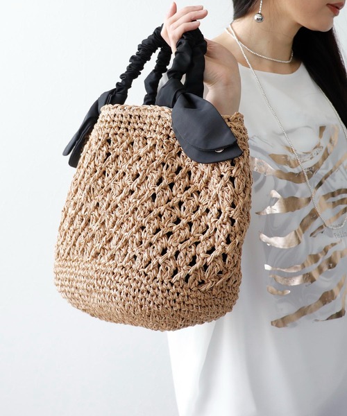 Three Four Time(スリーフォータイム)の「下がりリボン柄編みトート(かごバッグ・レディース・ブラック/ベージュ/ピンク/グリーン・FREE)」の5枚目の写真