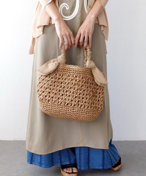 Three Four Time(スリーフォータイム)の「下がりリボン柄編みトート(かごバッグ・レディース・ブラック/ベージュ/ピンク/グリーン・FREE)」の8枚目の写真