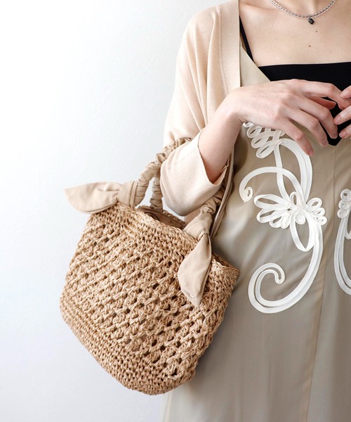 Three Four Time(スリーフォータイム)の「下がりリボン柄編みトート(かごバッグ・レディース・ブラック/ベージュ/ピンク/グリーン・FREE)」の7枚目の写真