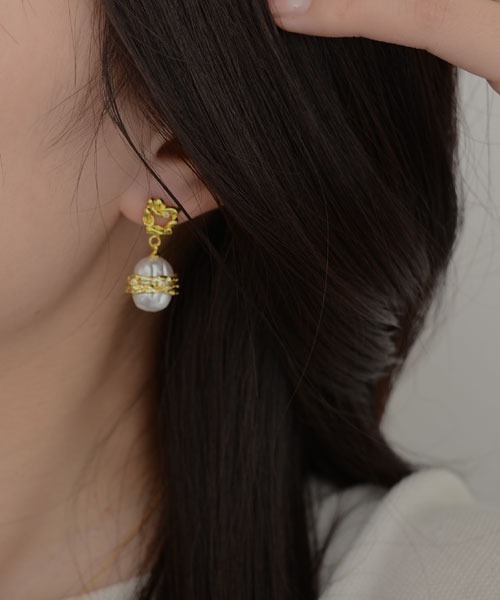 TONE SELECT GOODS(トーンセレクトグッズ)の「【resonance】パール×ゴールド ニュアンスデザイン ピアス(ピアス(両耳用)・レディース・ゴールド系5/ゴールド系4/ゴールド系3/ゴールド系2/ゴールド系1・FREE)」の4枚目の写真