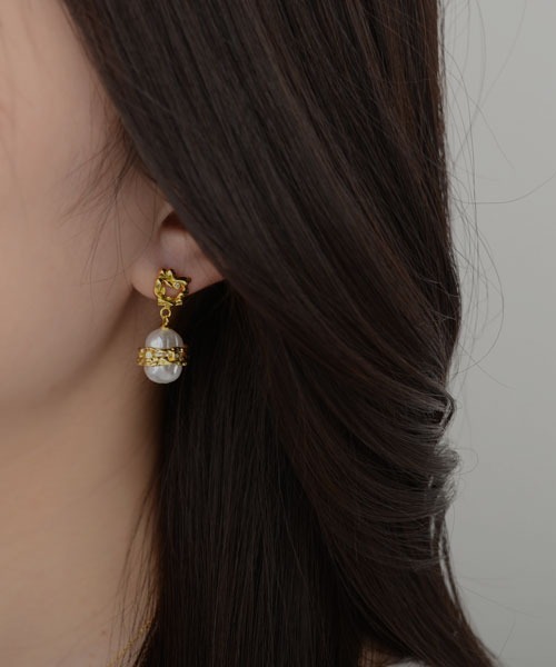 TONE SELECT GOODS(トーンセレクトグッズ)の「【resonance】パール×ゴールド ニュアンスデザイン ピアス(ピアス(両耳用)・レディース・ゴールド系5/ゴールド系4/ゴールド系3/ゴールド系2/ゴールド系1・FREE)」の13枚目の写真