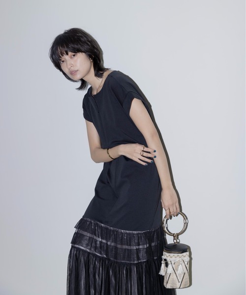 Eimee Law(エイミーロウ)の「ヘムチュールレイヤードカットソーワンピース(ワンピース・レディース・ブラック/ライトブラウン/ダークグレー・FREE)」の20枚目の写真