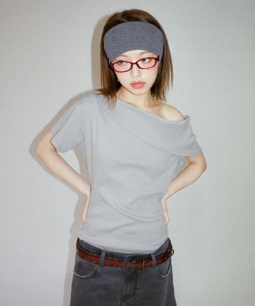 igi(イジ)の「TURNED SHOULDER ASYM TEE / アシンメトリーティーシャツ(Tシャツ/カットソー・レディース・ピンク/グレー/ダークブラウン・FREE)」の6枚目の写真