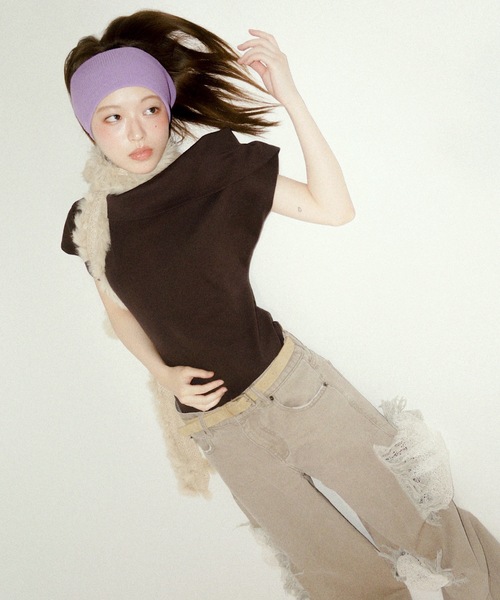 igi(イジ)の「TURNED SHOULDER ASYM TEE / アシンメトリーティーシャツ(Tシャツ/カットソー・レディース・ピンク/グレー/ダークブラウン・FREE)」の17枚目の写真