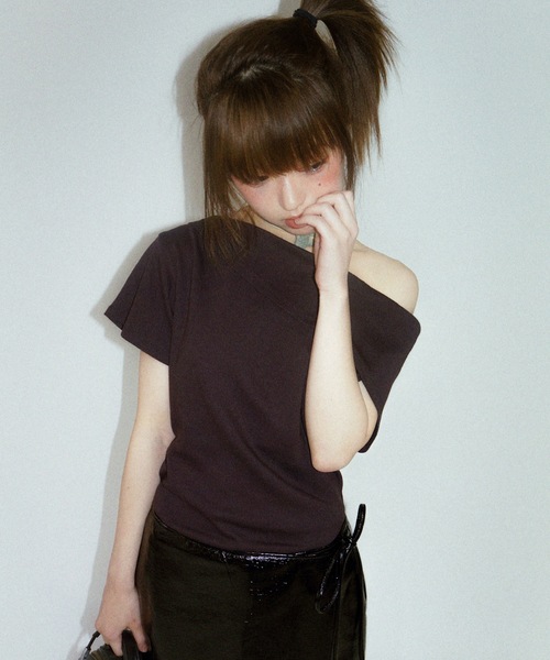tシャツ TURNED SHOULDER ASYM TEE / アシンメトリーティーシャツ レディース igi tシャツ TURNED SHOULDER ASYM TEE / アシンメトリーティー