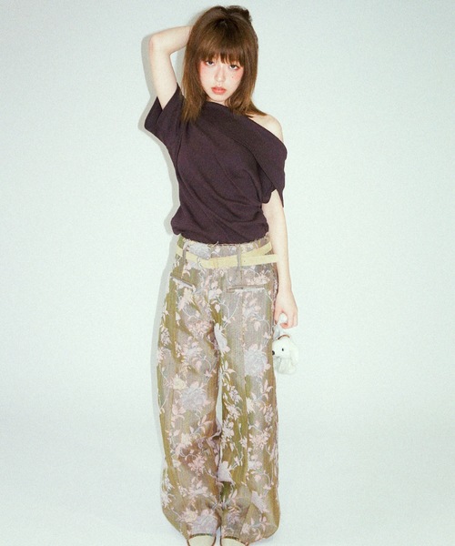 igi(イジ)の「TURNED SHOULDER ASYM TEE / アシンメトリーティーシャツ(Tシャツ/カットソー・レディース・ピンク/グレー/ダークブラウン・FREE)」の11枚目の写真