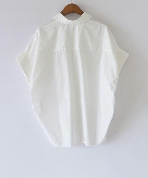 maison de LATIR(メゾンドラティール)の「夏服にピッタリ!Vネックスキッパーフレンチスリーブシャツ(シャツ/ブラウス・レディース・ホワイト・L/M/XL)」の3枚目の写真