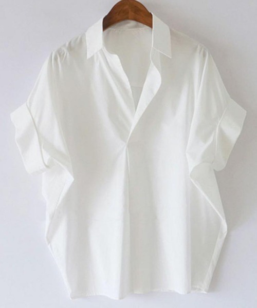 maison de LATIR(メゾンドラティール)の「夏服にピッタリ!Vネックスキッパーフレンチスリーブシャツ(シャツ/ブラウス・レディース・ホワイト・L/M/XL)」の2枚目の写真