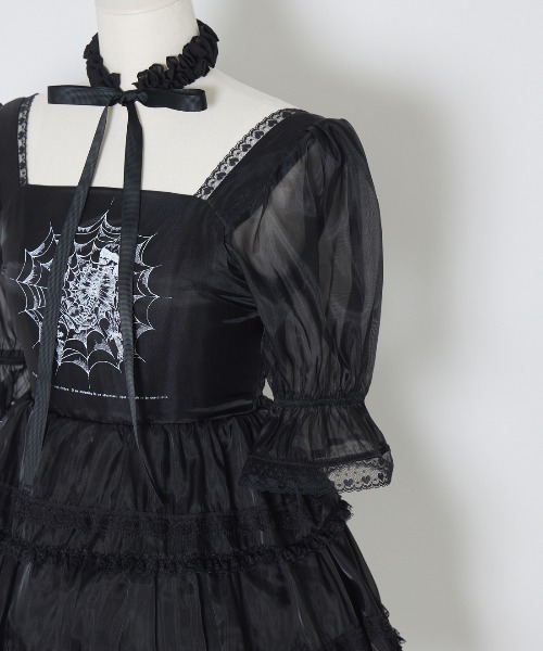 AVENCHUMU（アバンチュウム）の「Frill choker sheer tiered illustration onepiece（ワンピース・レディース・ホワイト/ブラック/ピンク・FREE）」の15枚目の写真
