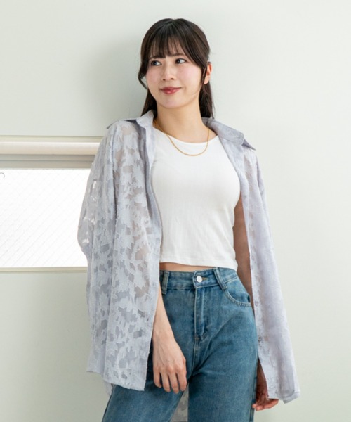 a lot of love（ア ロット オブ ラブ）の「フロッキーパターン シアーシャツ（シャツ/ブラウス・レディース・オフホワイト/グレー/グリーン・FREE）」の2枚目の写真