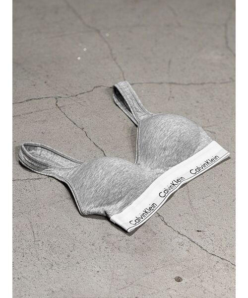 GYDA(ジェイダ)の「CalvinKlein SCOOP BACK LL BRALET(ブラジャー・レディース・グレー/ブラック・SMALL)」の1枚目の写真