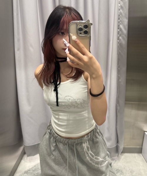 XU（エックスユー）の「【Never mind the XU】rhinestone sleeveless / 【ネバーマインド ザ エックスユー】ラインストーンタンクトップ（タンクトップ・レディース・ブラック/ライトグレー/ホワイト・ONE SIZE）」の13枚目の写真