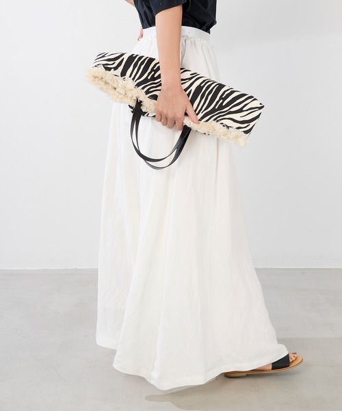 MICA&DEAL（マイカ＆ディール）の「ウエストゴムギャザーボリュームスカート（スカート・レディース・ブラック/オフホワイト/ブルー・FREE）」の14枚目の写真