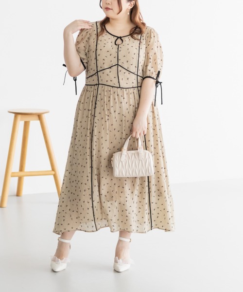 CLETTE(クレット)の「配色パイピングシアー花柄ワンピース(ワンピース・レディース・ベージュ/オフホワイト・LL/3L/4L)」の2枚目の写真