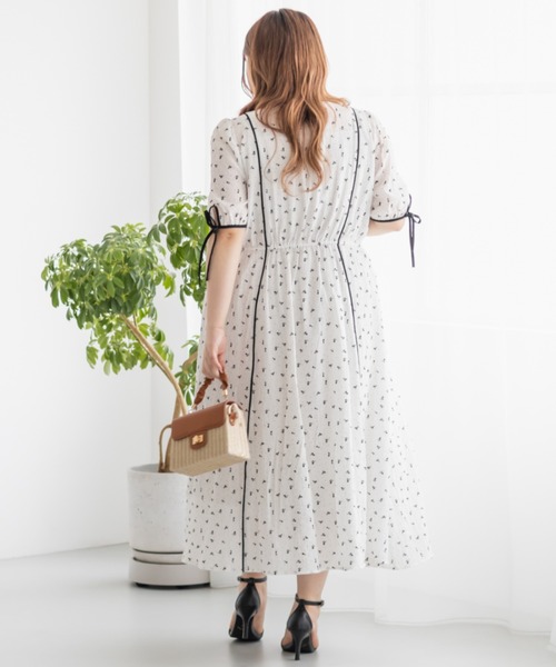CLETTE(クレット)の「配色パイピングシアー花柄ワンピース(ワンピース・レディース・ベージュ/オフホワイト・LL/3L/4L)」の7枚目の写真