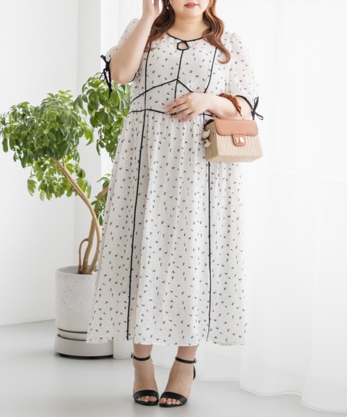 CLETTE(クレット)の「配色パイピングシアー花柄ワンピース(ワンピース・レディース・ベージュ/オフホワイト・LL/3L/4L)」の4枚目の写真