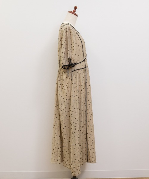 CLETTE(クレット)の「配色パイピングシアー花柄ワンピース(ワンピース・レディース・ベージュ/オフホワイト・LL/3L/4L)」の14枚目の写真