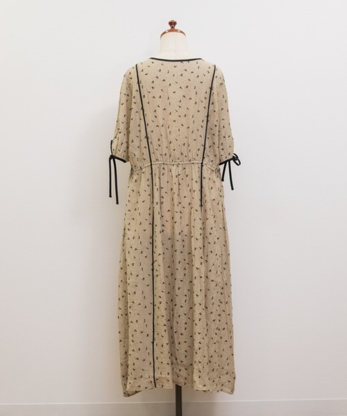CLETTE(クレット)の「配色パイピングシアー花柄ワンピース(ワンピース・レディース・ベージュ/オフホワイト・LL/3L/4L)」の15枚目の写真