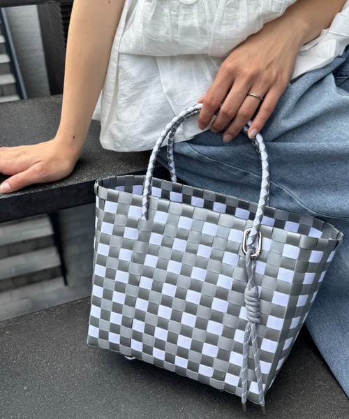 CIAOPANIC TYPY（チャオパニックティピー）の「【Aguni】チャーム付きメルカドBAG（トートバッグ・レディース・グレー/ピンク/ライトグリーン・ONE SIZE）」の2枚目の写真