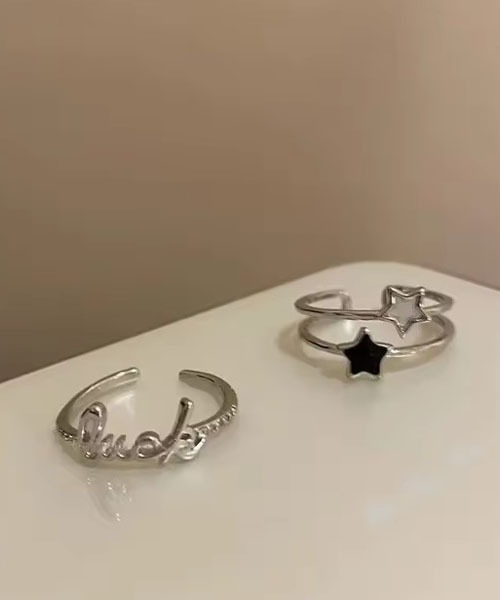 TONE SELECT GOODS(トーンセレクトグッズ)の「【urge select】Y2K アソートデザイン シルバー 指輪/リング【2個セット】(リング・レディース・シルバー系2/シルバー系1/シルバー系3・FREE)」の1枚目の写真