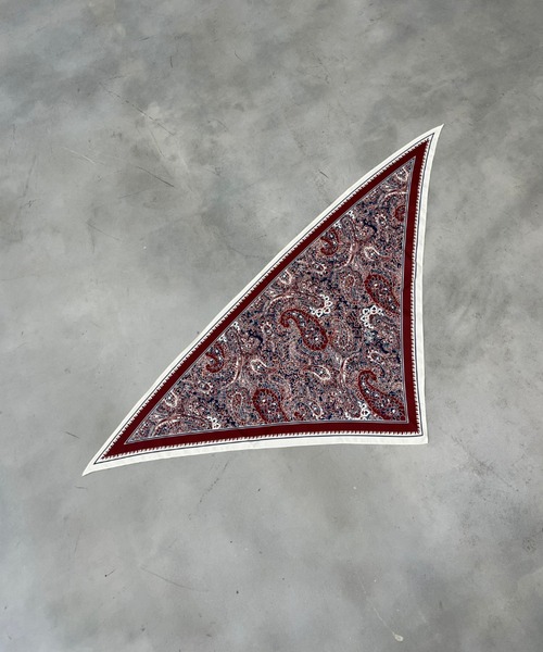 Trish（トリッシュ）の「柄アソート バンダナ柄ペイズリー三角スカーフ（ストール/ショール・レディース・ブラック/ブラック系その他/ホワイト/レッド・FREE）」の6枚目の写真