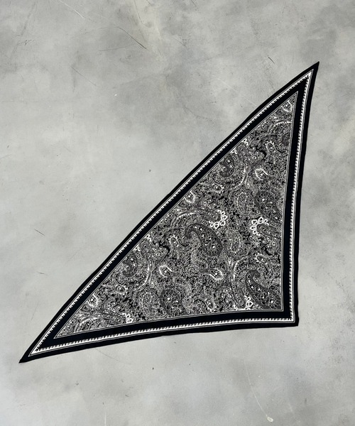 Trish（トリッシュ）の「柄アソート バンダナ柄ペイズリー三角スカーフ（ストール/ショール・レディース・ブラック/ブラック系その他/ホワイト/レッド・FREE）」の11枚目の写真