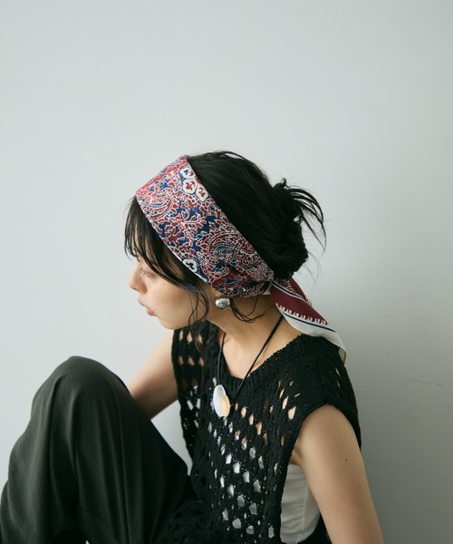 Trish（トリッシュ）の「柄アソート バンダナ柄ペイズリー三角スカーフ（ストール/ショール・レディース・ブラック/ブラック系その他/ホワイト/レッド・FREE）」の15枚目の写真