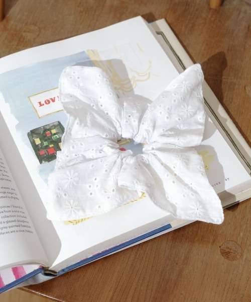 flower（フラワー）の「プレーンガレットシュシュ（シュシュ・レディース・ブラック/ホワイト・FREE）」の3枚目の写真