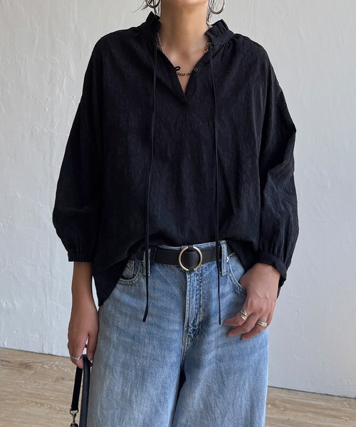 LBC(エルビーシー)の「ジャカード襟フリル2WAYブラウス(シャツ/ブラウス・レディース・ホワイト/ブラック/ネイビー/ミント・M)」の1枚目の写真