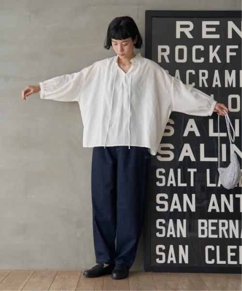 LBC(エルビーシー)の「ジャカード襟フリル2WAYブラウス(シャツ/ブラウス・レディース・ホワイト/ブラック/ネイビー/ミント・M)」の6枚目の写真