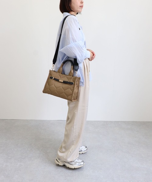 MIAN （ミアン）の「【WEB限定 / 詳細動画あり】キルティング2wayトートバッグ（トートバッグ・レディース・チャコールグレー/ブラック/モカ・FREE）」の8枚目の写真