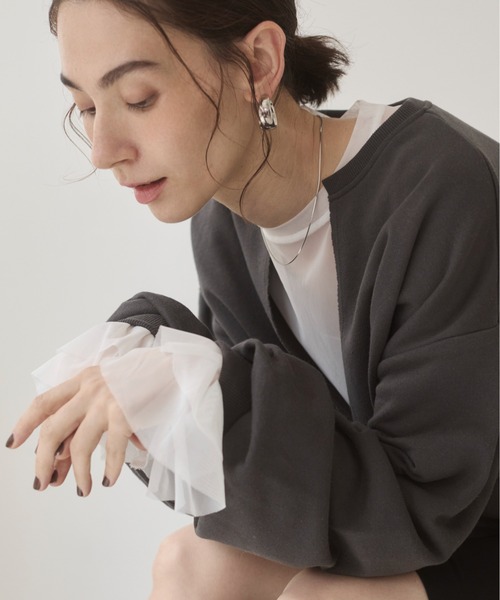 ANGIE（アンジー）の「深Vネック  カットオフ　スウェット　プルオーバー（スウェット・レディース・チャコール/オートミール/杢グレー・FREE）」の15枚目の写真