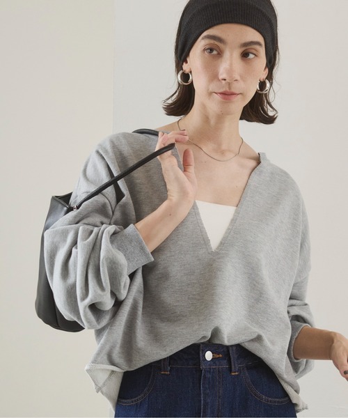 ANGIE（アンジー）の「深Vネック  カットオフ　スウェット　プルオーバー（スウェット・レディース・チャコール/オートミール/杢グレー・FREE）」の22枚目の写真