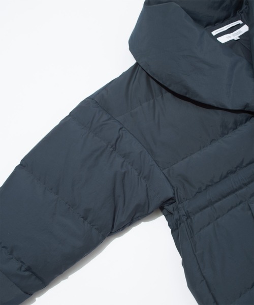 F/CE. (エフシーイー)の「F/CE. RECYCLED DOWN OVERLAY SHAWL COLLAR COAT / エフシーイー リサイクルダウンオーバーレイショールカラーコート(ダウンジャケット/コート・メンズ・ブラック/ベージュ/ネイビー・MEDIUM/SMALL)」の4枚目の写真