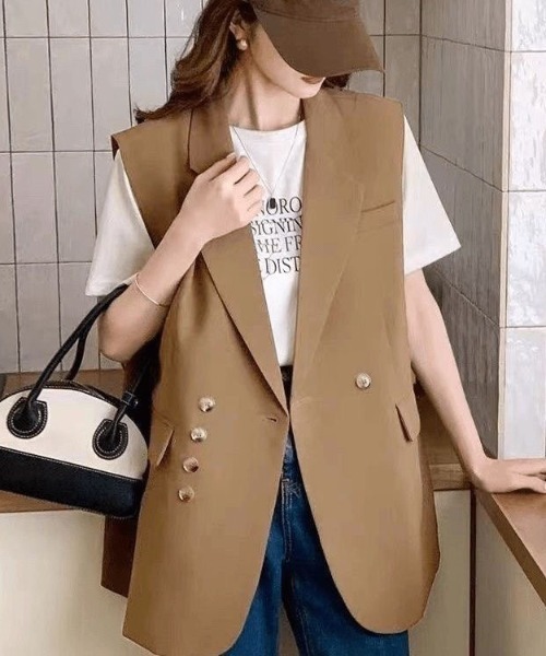 gossip!ロサンゼルス(ゴシップロサンゼルス)の「【サイズあり】ボタンデザイン ゆったりシンプルオフィスカジュアルレディース 重ね着ジレベスト(ベスト・レディース・ブラウン/ブラック/オフホワイト・M/L/S)」の3枚目の写真
