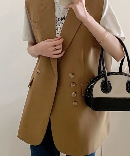 gossip!ロサンゼルス(ゴシップロサンゼルス)の「【サイズあり】ボタンデザイン ゆったりシンプルオフィスカジュアルレディース 重ね着ジレベスト(ベスト・レディース・ブラウン/ブラック/オフホワイト・M/L/S)」の4枚目の写真