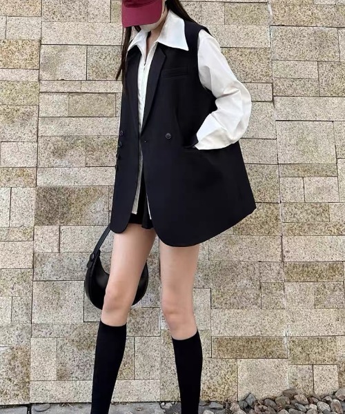 gossip!ロサンゼルス(ゴシップロサンゼルス)の「【サイズあり】ボタンデザイン ゆったりシンプルオフィスカジュアルレディース 重ね着ジレベスト(ベスト・レディース・ブラウン/ブラック/オフホワイト・M/L/S)」の13枚目の写真