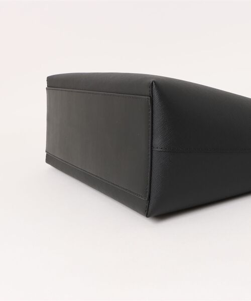 MICHAEL KORS（マイケルコース）の「SHEILA ミッドファスナー トート ラージ（トートバッグ・レディース・ブラック・FREE）」の3枚目の写真