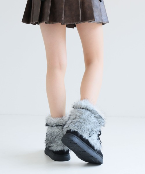 VIVIAN(ヴィヴィアン)の「もふぽかボリュームファー厚底ムートンブーツ ZOZOTOWN+オフィシャルサイト限定商品(ブーツ・レディース・ベージュ/ブラック・S/M/L/LL)」の8枚目の写真