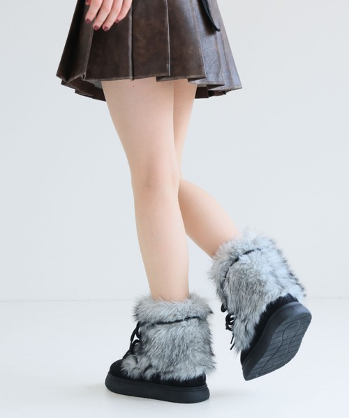 VIVIAN(ヴィヴィアン)の「もふぽかボリュームファー厚底ムートンブーツ ZOZOTOWN+オフィシャルサイト限定商品(ブーツ・レディース・ベージュ/ブラック・S/M/L/LL)」の9枚目の写真