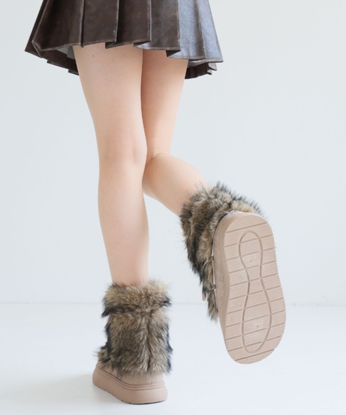 VIVIAN(ヴィヴィアン)の「もふぽかボリュームファー厚底ムートンブーツ ZOZOTOWN+オフィシャルサイト限定商品(ブーツ・レディース・ベージュ/ブラック・S/M/L/LL)」の18枚目の写真