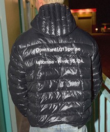 OY（オーワイ）の「『OY/オーワイ』CURVED ZIPPER LIGHTWEIGHT PUFFER JACKET/カーブジップライトウェイトジャケット(光沢)（ダウンジャケット/コート）」