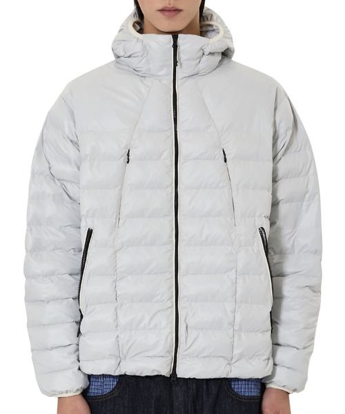 OY(オーワイ)の「『OY/オーワイ』CURVED ZIPPER LIGHTWEIGHT PUFFER JACKET/カーブジップライトウェイトジャケット(光沢)(ダウンジャケット/コート・レディース・ブラック/ライトグレー/ライトブルー・L/M)」の19枚目の写真