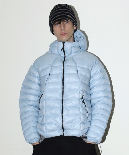 OY(オーワイ)の「『OY/オーワイ』CURVED ZIPPER LIGHTWEIGHT PUFFER JACKET/カーブジップライトウェイトジャケット(光沢)(ダウンジャケット/コート・レディース・ブラック/ライトグレー/ライトブルー・L/M)」の4枚目の写真