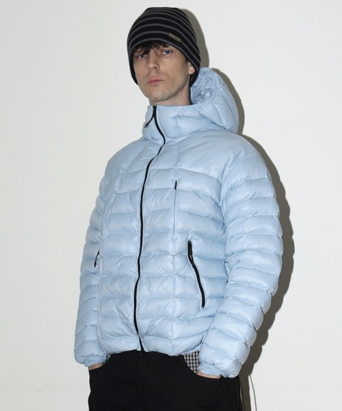 OY(オーワイ)の「『OY/オーワイ』CURVED ZIPPER LIGHTWEIGHT PUFFER JACKET/カーブジップライトウェイトジャケット(光沢)(ダウンジャケット/コート・レディース・ブラック/ライトグレー/ライトブルー・L/M)」の5枚目の写真